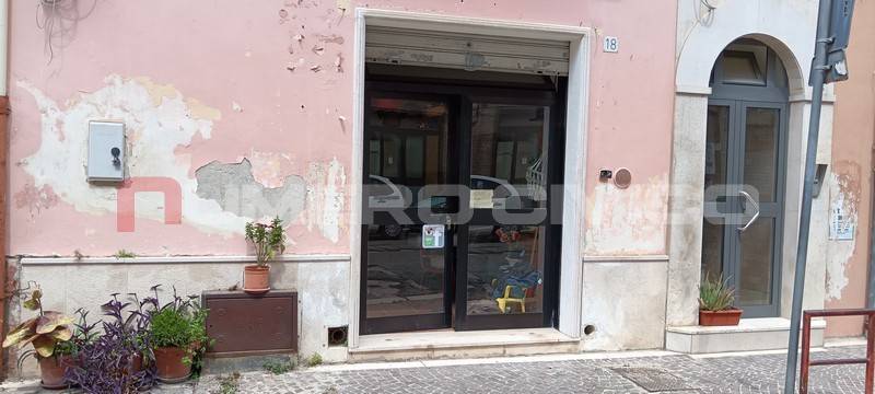 negozio in vendita a Foggia in zona Centro Città