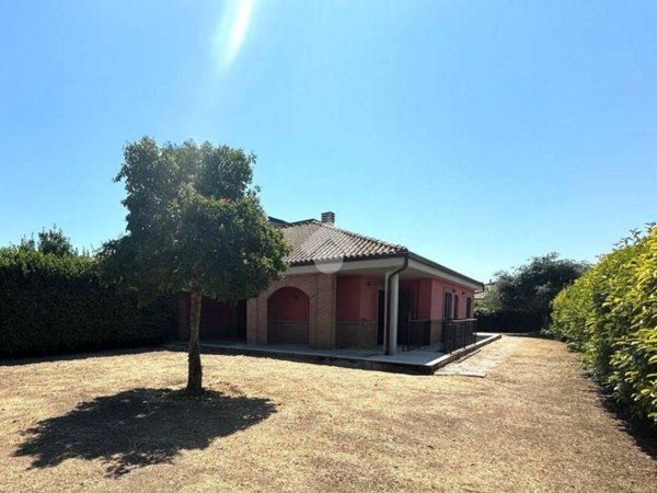 casa indipendente in vendita a Foggia in zona Candelaro