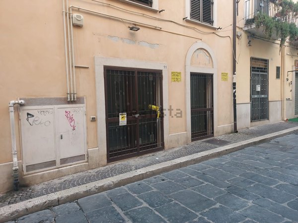 locale commerciale in vendita a Foggia in zona Centro Città