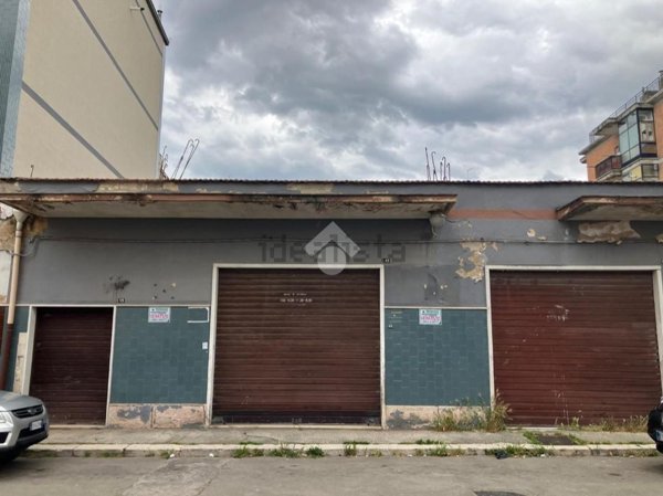 negozio in vendita a Foggia in zona Candelaro