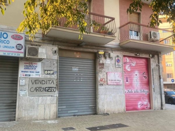 negozio in vendita a Foggia in zona Candelaro