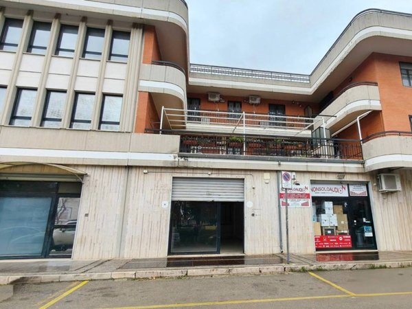 negozio in vendita a Foggia in zona Candelaro