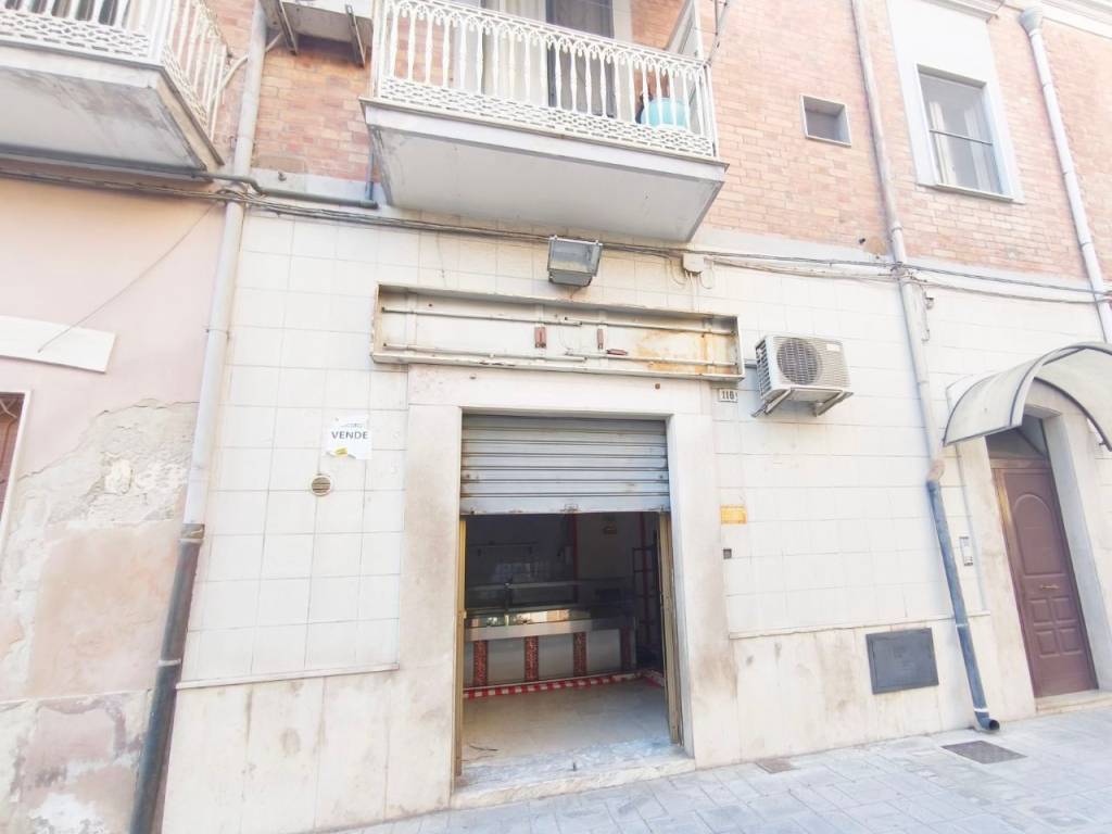 negozio in vendita a Foggia in zona Centro Città