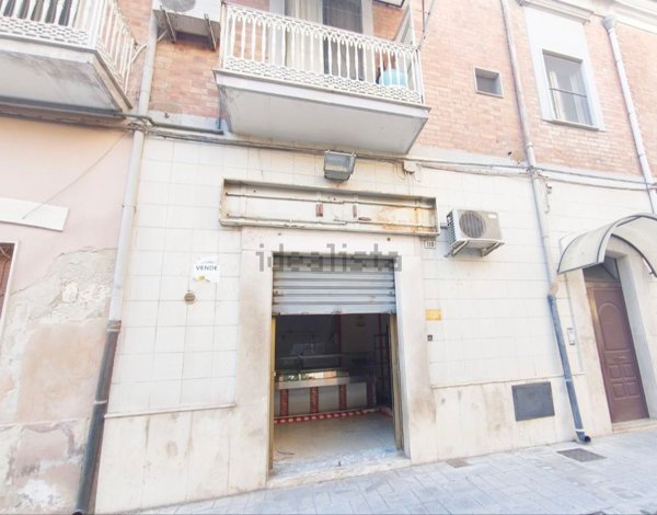 locale commerciale in vendita a Foggia in zona Centro Città