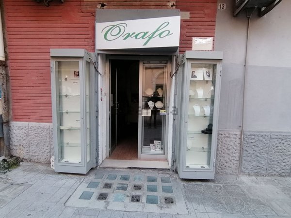 locale commerciale in vendita a Foggia in zona Centro Città