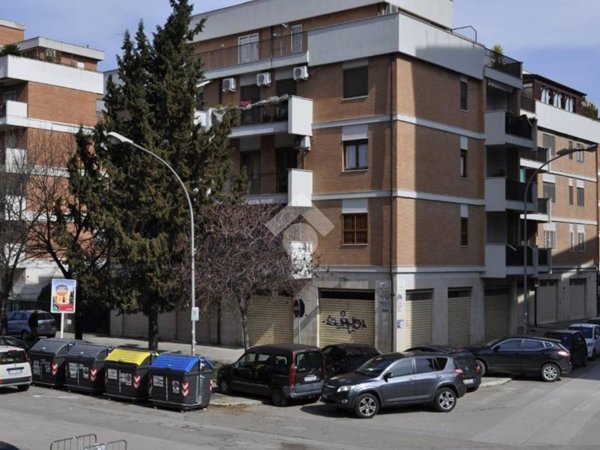 negozio in vendita a Foggia in zona Centro Città