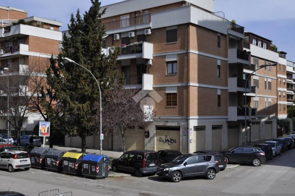 negozio in vendita a Foggia in zona Centro Città