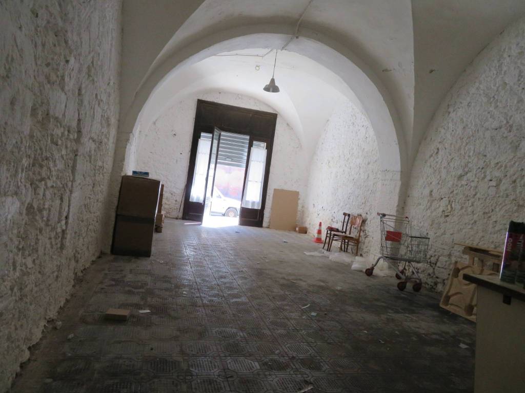 negozio in vendita a Foggia in zona Centro Città