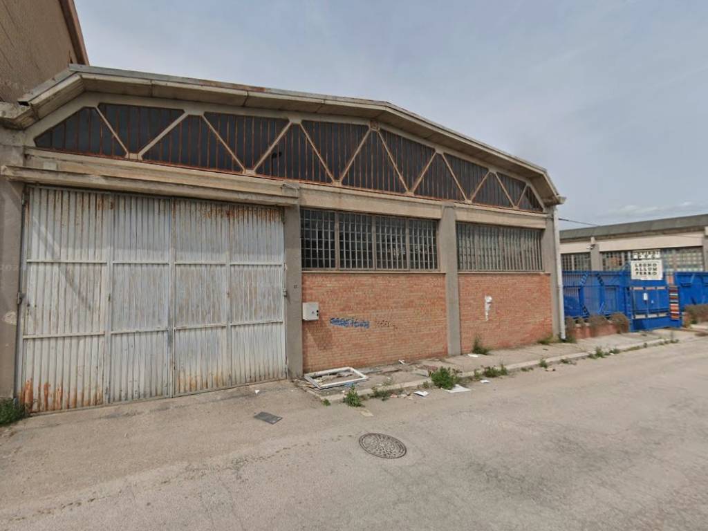 locale commerciale in vendita a Foggia in zona Rione Diaz