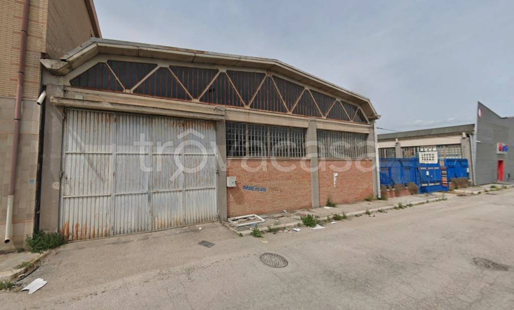 locale commerciale in vendita a Foggia in zona Rione Diaz
