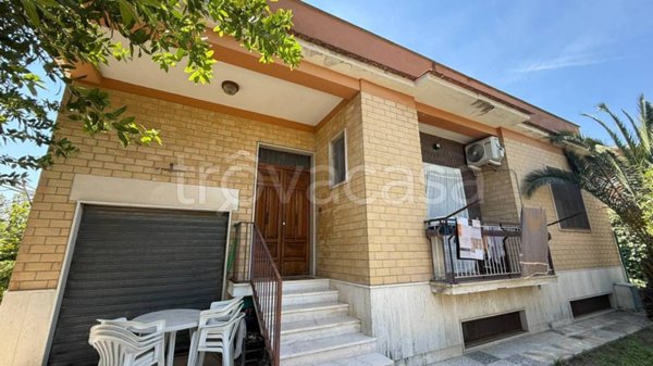 casa indipendente in vendita a Foggia in zona Rione Diaz