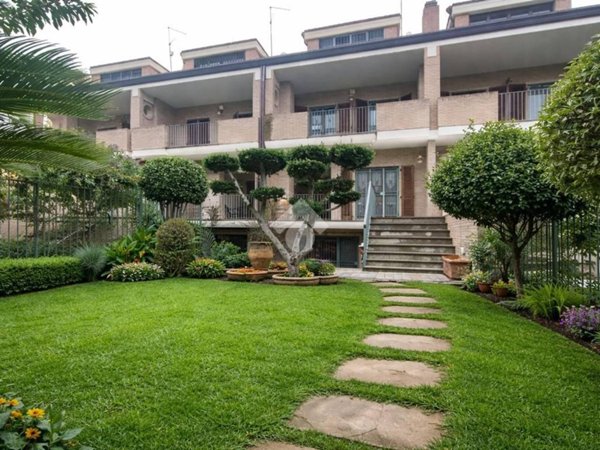 casa indipendente in vendita a Foggia in zona Macchia Gialla