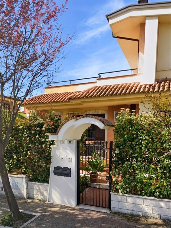 casa indipendente in vendita a Foggia in zona Camporeale