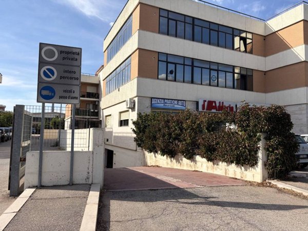 box auto in vendita a Foggia in zona Villaggio Artigiani