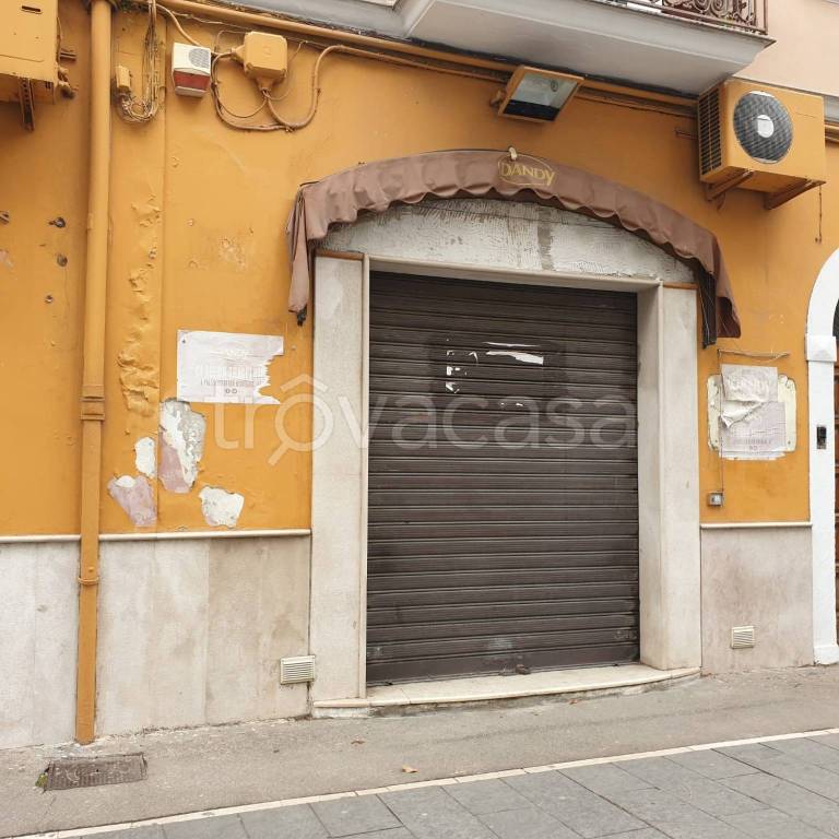 negozio in vendita a Foggia in zona Immacolata / San Pio X