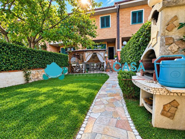 casa indipendente in vendita a Foggia in zona Ordona Sud