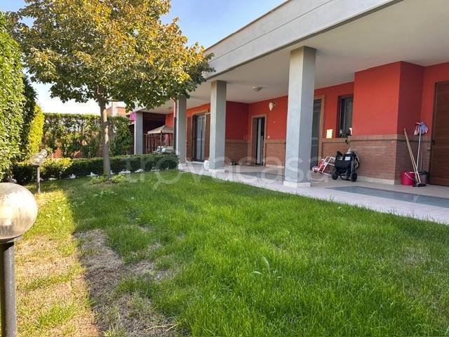 casa indipendente in vendita a Foggia in zona Candelaro