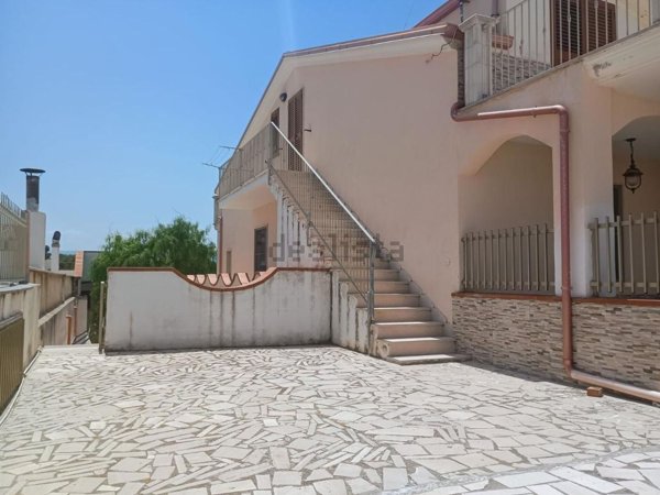 casa indipendente in vendita ad Ischitella in zona Foce Varano