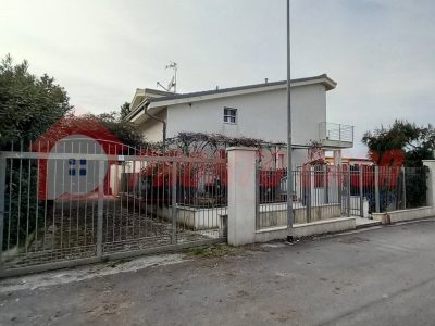 casa indipendente in vendita ad Ischitella in zona Foce Varano