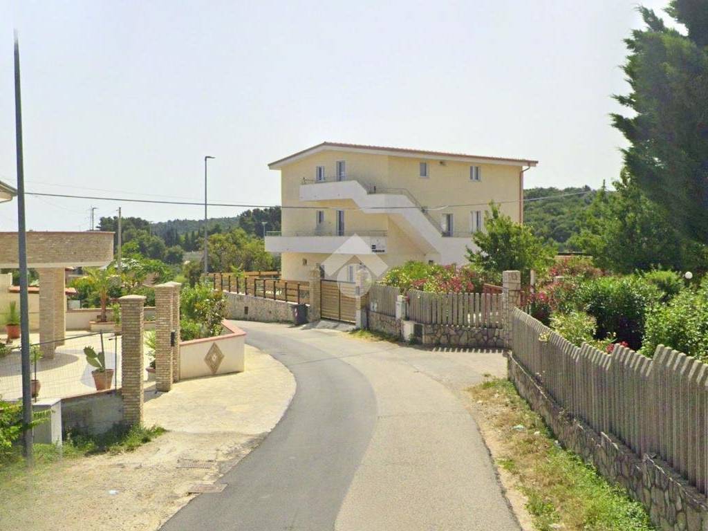 casa indipendente in vendita ad Ischitella