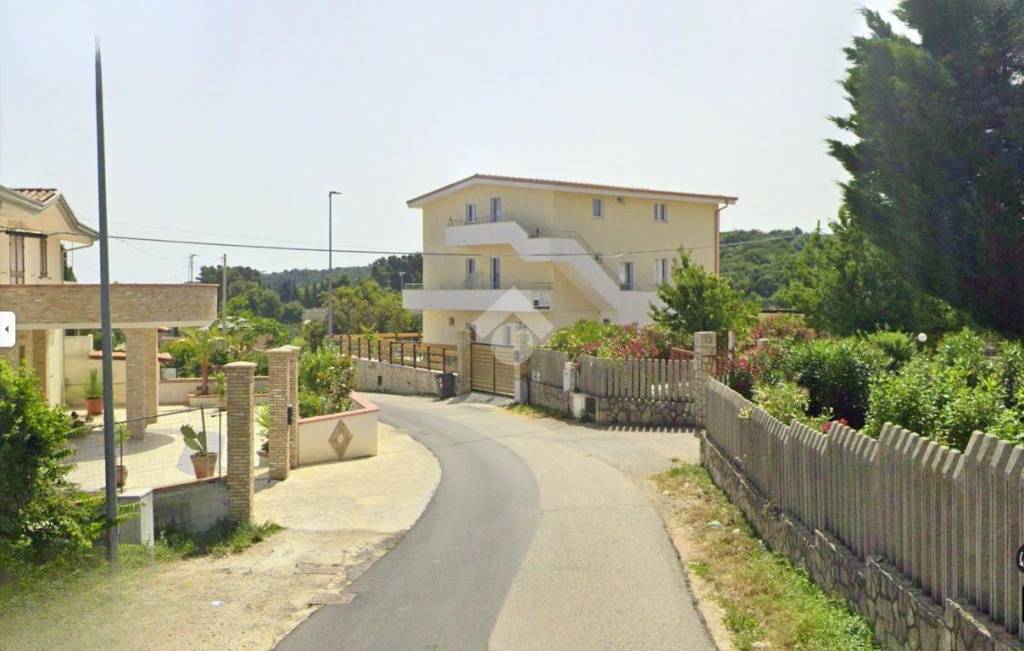 negozio in vendita ad Ischitella