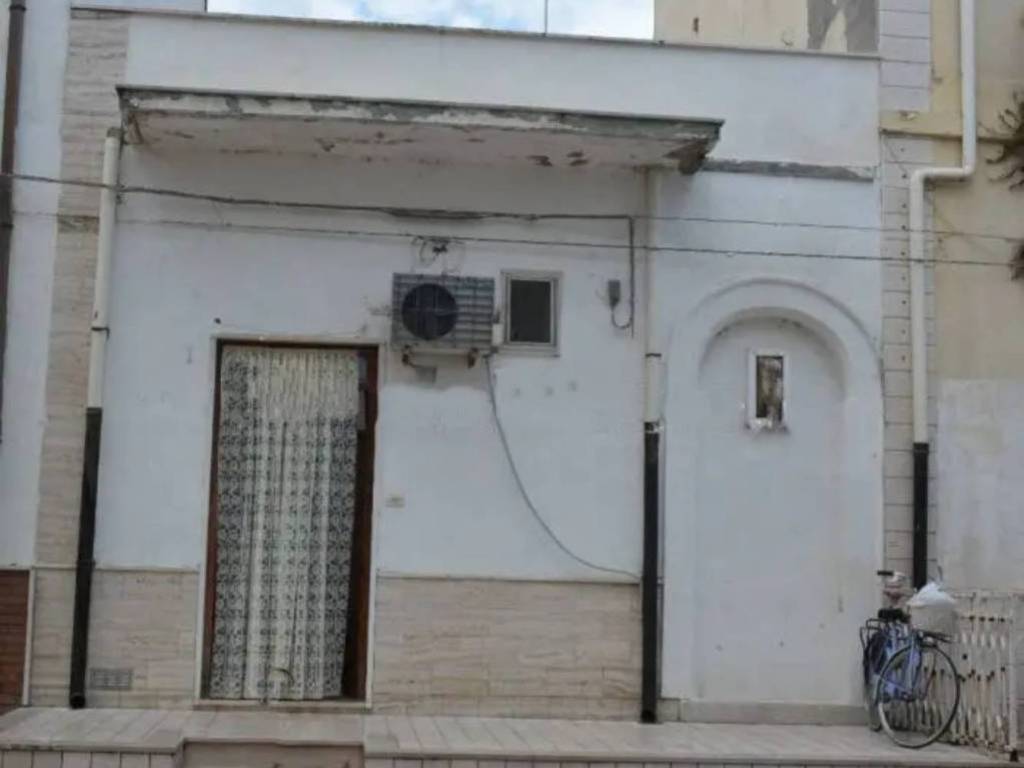 casa indipendente in vendita a Lesina