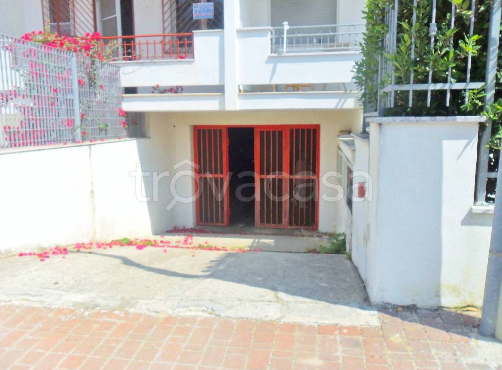 casa indipendente in vendita a Lesina