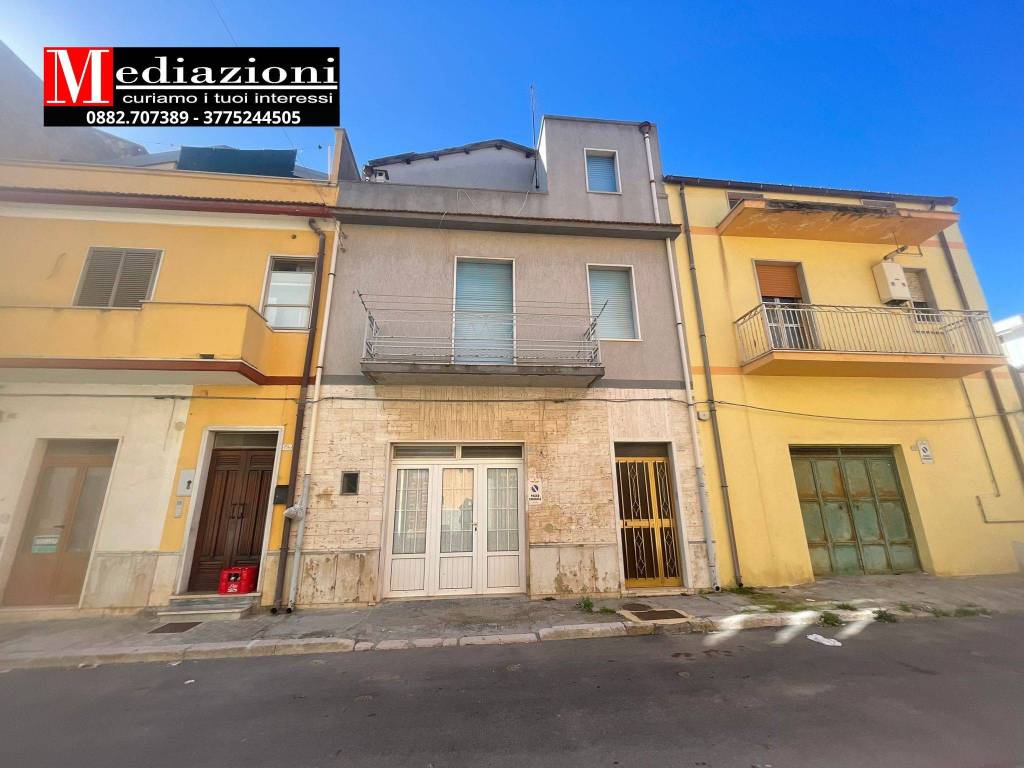 casa indipendente in vendita a Lesina