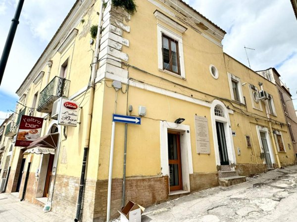 casa indipendente in vendita a Lucera