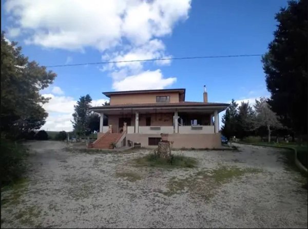 casa indipendente in vendita a Lucera