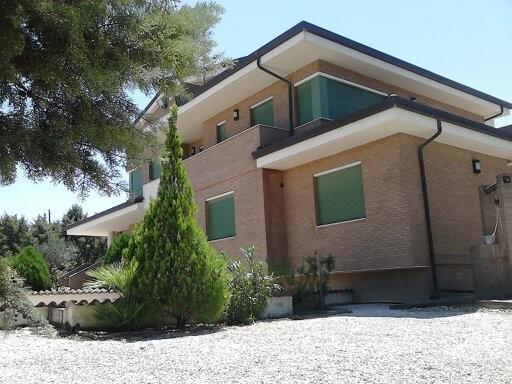 casa indipendente in vendita a Lucera