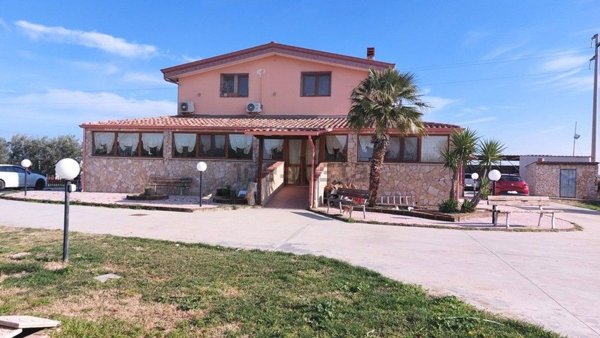 casa indipendente in vendita a Lucera