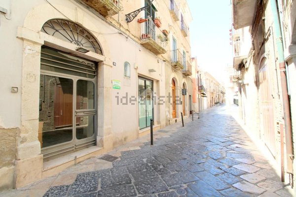 locale commerciale in vendita a Lucera