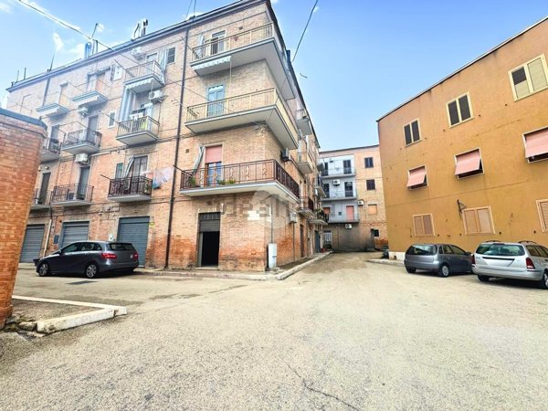 locale commerciale in vendita a Lucera
