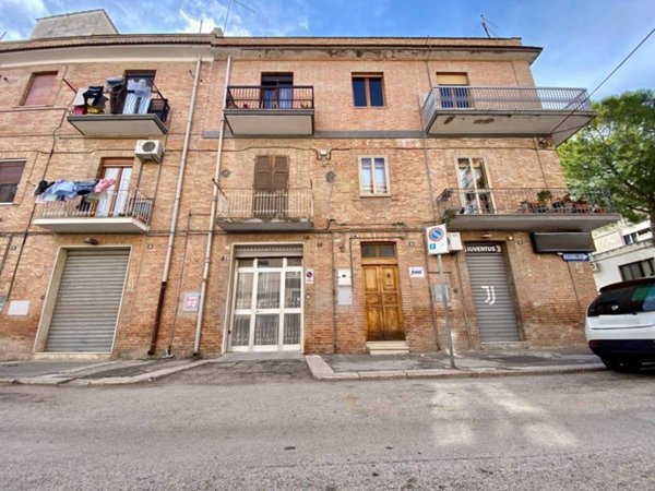 casa indipendente in vendita a Lucera