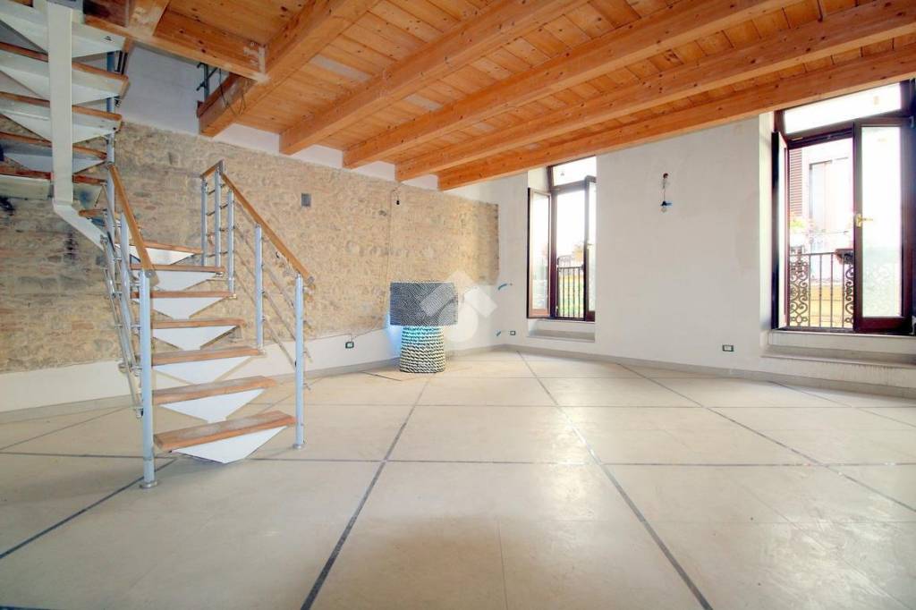 casa indipendente in vendita a Lucera