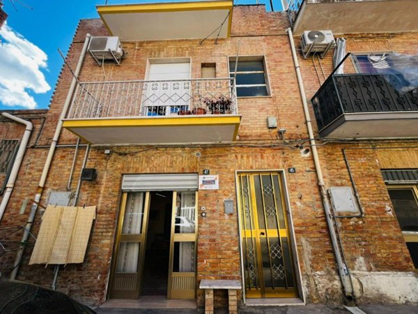 casa indipendente in vendita a Lucera