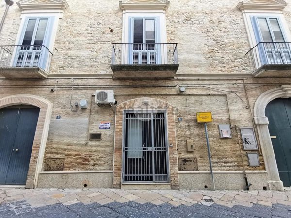 locale commerciale in vendita a Lucera