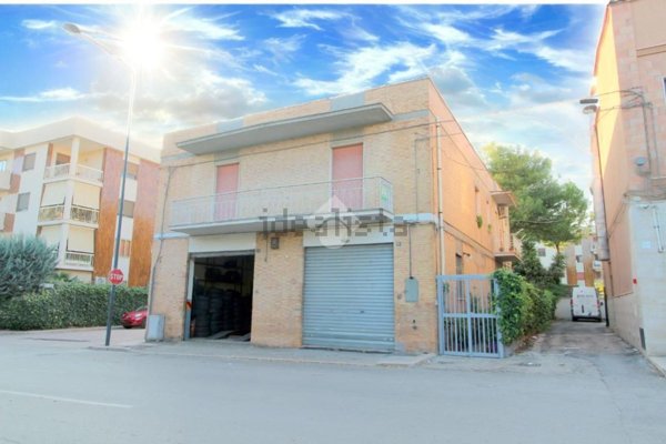 casa indipendente in vendita a Lucera