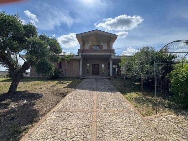 casa indipendente in vendita a Lucera