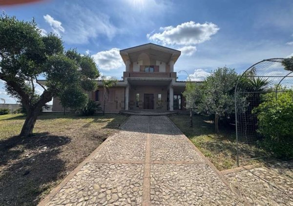 casa indipendente in vendita a Lucera