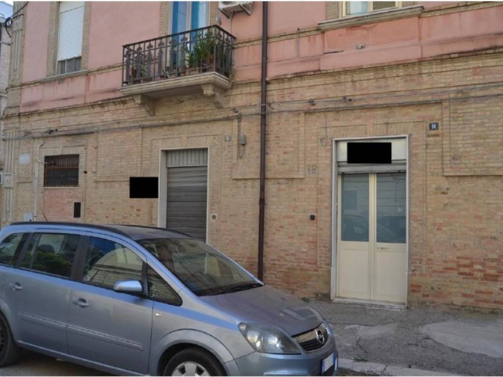 locale commerciale in vendita a Lucera