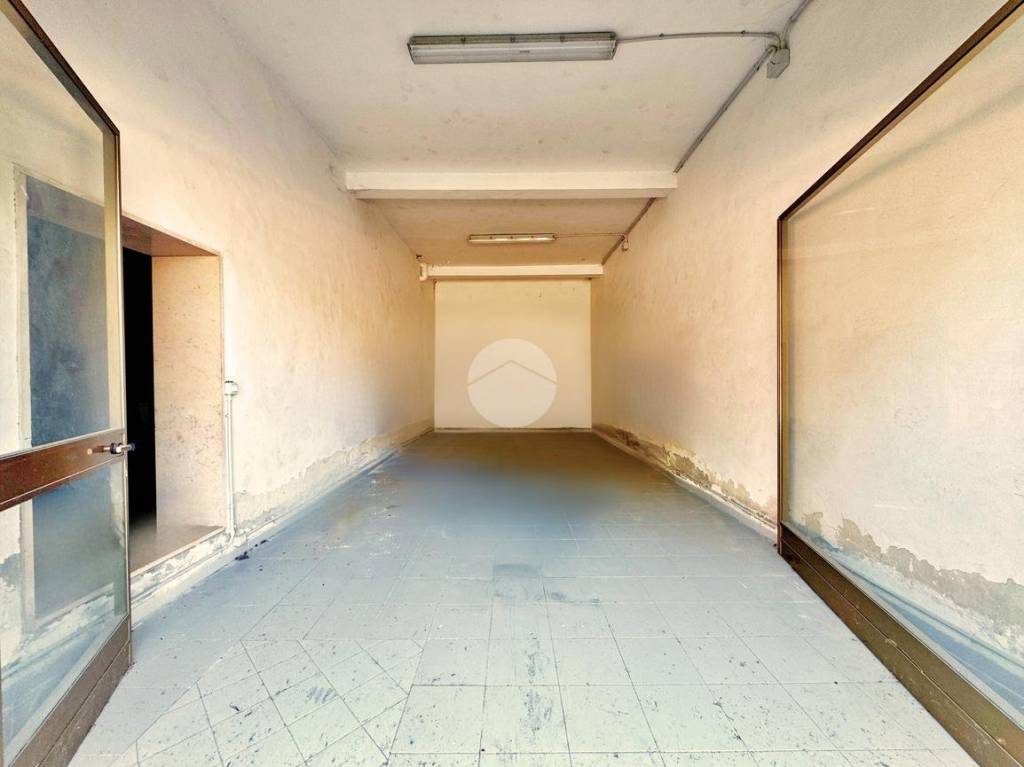 locale commerciale in vendita a Lucera