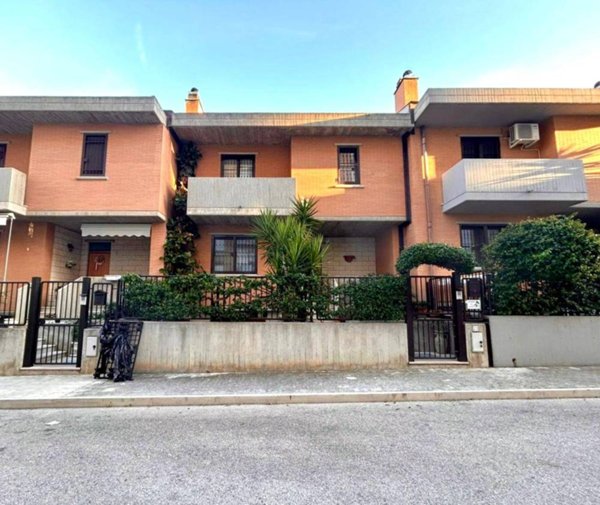 casa indipendente in vendita a Lucera