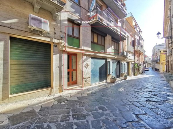 locale commerciale in vendita a Lucera