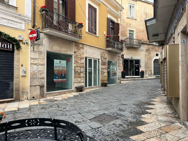 locale commerciale in vendita a Lucera