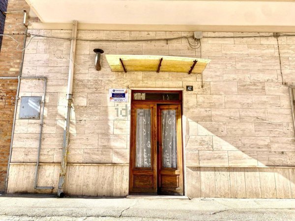 casa indipendente in vendita a Lucera