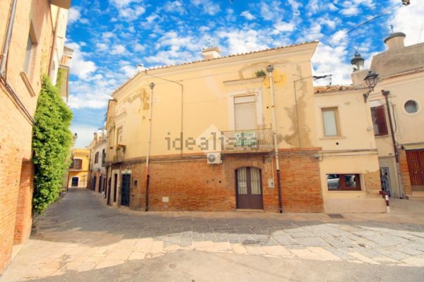 casa indipendente in vendita a Lucera