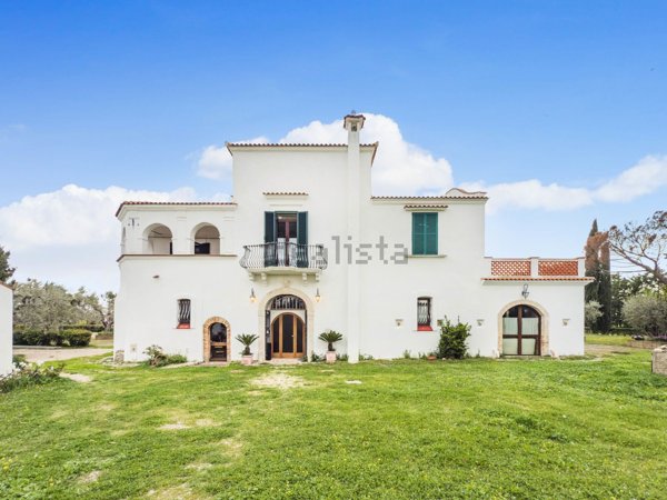 casa indipendente in vendita a Lucera