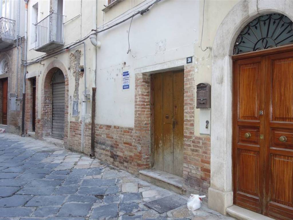 negozio in vendita a Lucera